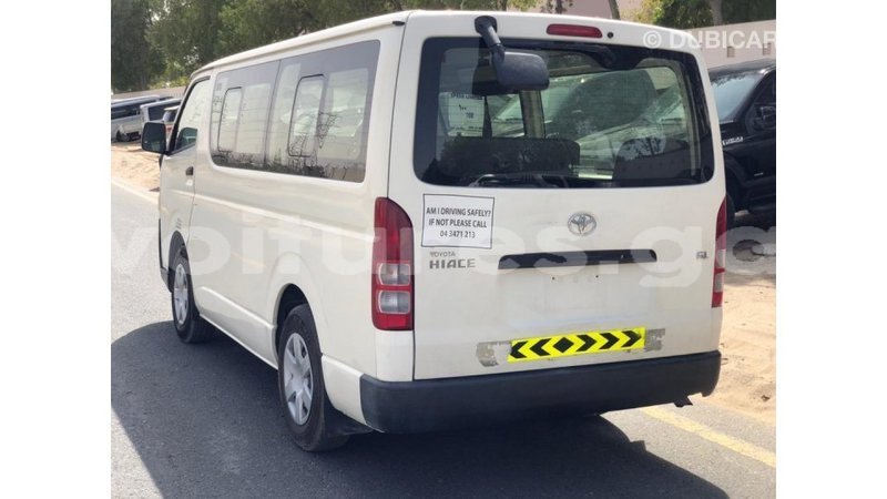 Big with watermark toyota hiace estuary import dubai 7121