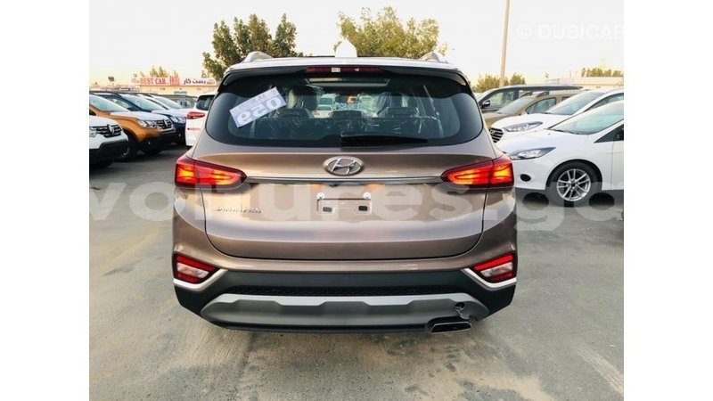 Big with watermark hyundai santa fe estuary import dubai 7123