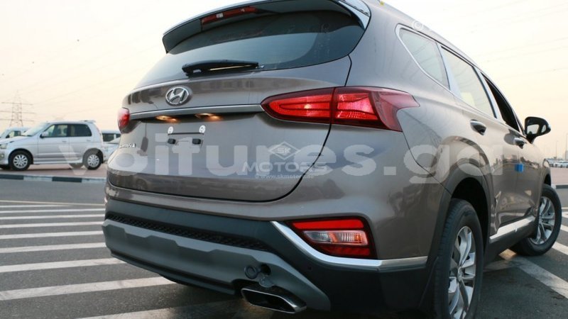 Big with watermark hyundai santa fe estuary import dubai 7129