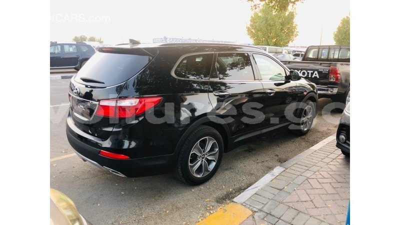 Big with watermark hyundai santa fe estuary import dubai 7135