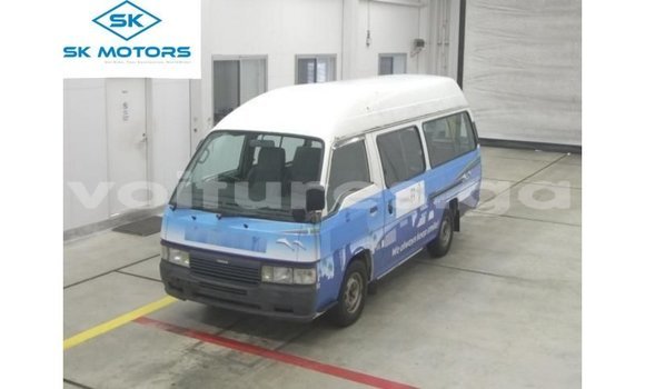 Acheter Import Voiture Nissan Caravan Blanc à Import - Dubai, Estuaire