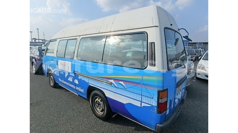 Big with watermark nissan caravan estuary import dubai 7142