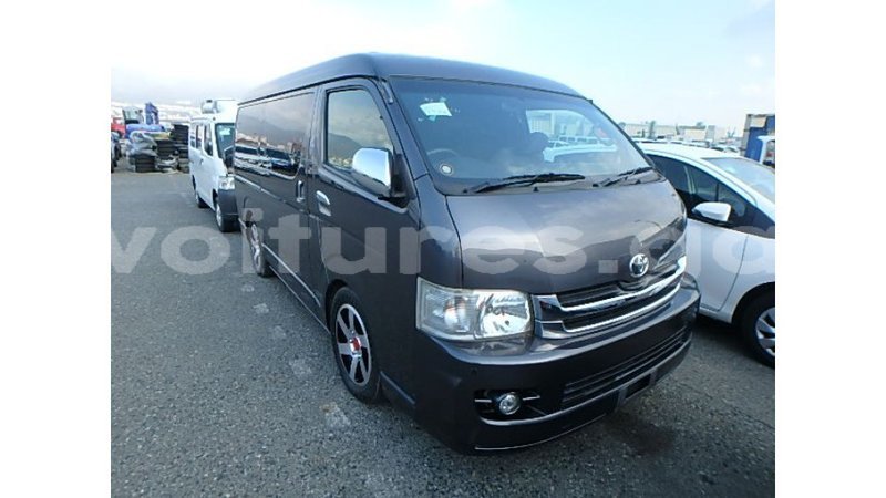 Big with watermark toyota hiace estuary import dubai 7149