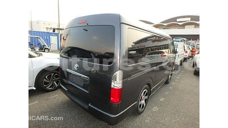 Big with watermark toyota hiace estuary import dubai 7149