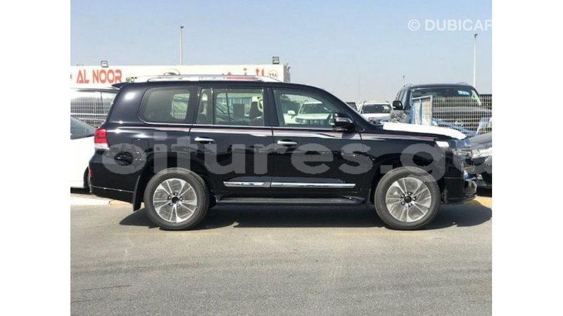 Big with watermark toyota land cruiser estuary import dubai 7151