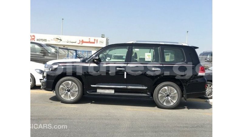 Big with watermark toyota land cruiser estuary import dubai 7151