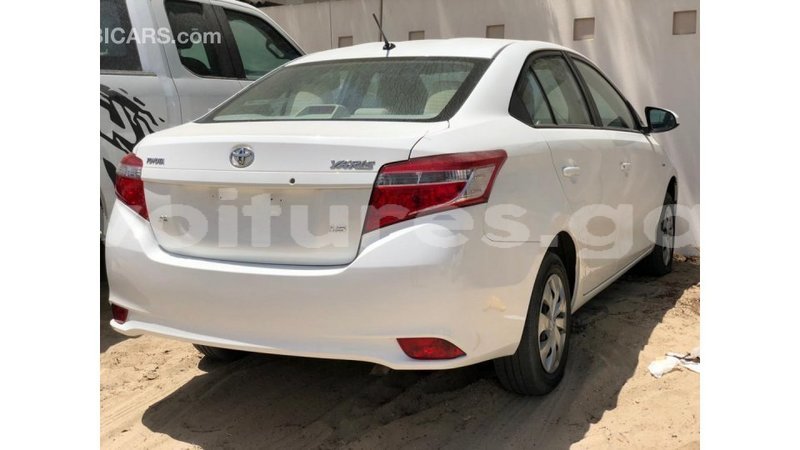 Big with watermark toyota yaris estuary import dubai 7152