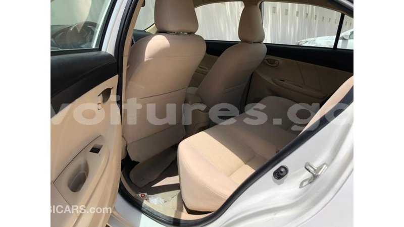 Big with watermark toyota yaris estuary import dubai 7152