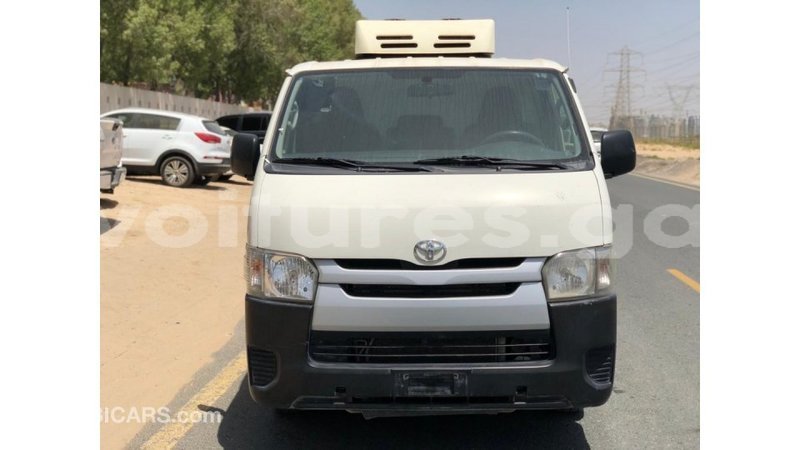 Big with watermark toyota hiace estuary import dubai 7155