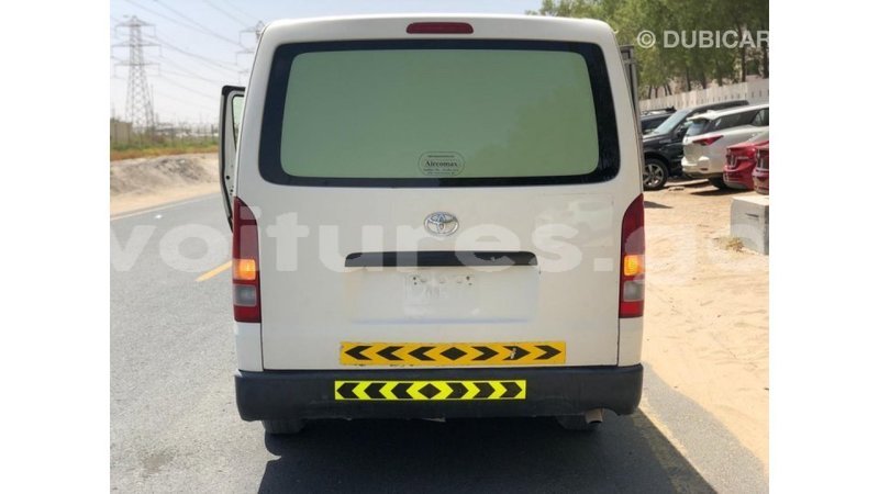 Big with watermark toyota hiace estuary import dubai 7155