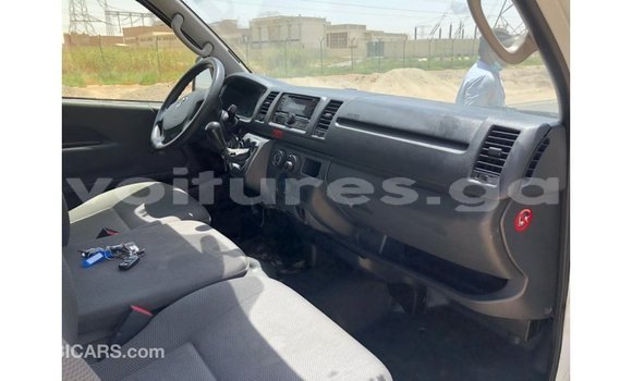 Sayi Imported Toyota Hiace White Mota in Import - Dubai a estuary Sayi Imported Toyota Hiace White Mota in Import - Dubai a estuary