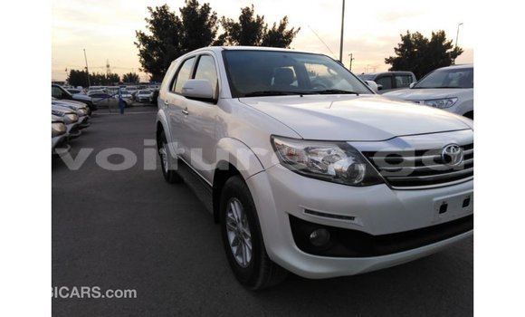 Acheter Import Voiture Toyota Fortuner Blanc à Import - Dubai, Estuaire Acheter Import Voiture Toyota Fortuner Blanc à Import - Dubai, Estuaire