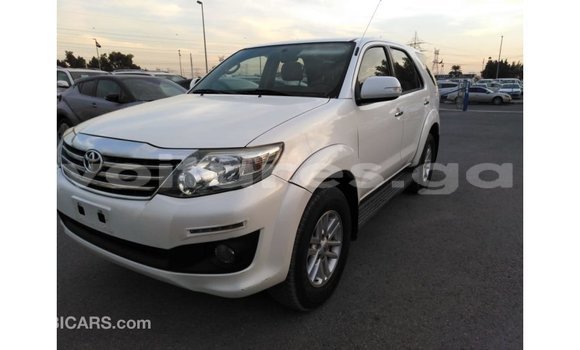 Acheter Import Voiture Toyota Fortuner Blanc à Import - Dubai, Estuaire Acheter Import Voiture Toyota Fortuner Blanc à Import - Dubai, Estuaire