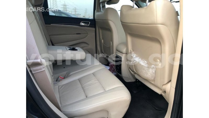 Big with watermark jeep grand cherokee estuary import dubai 7167