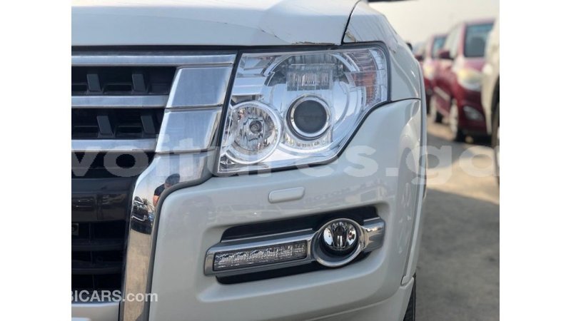 Big with watermark mitsubishi pajero estuary import dubai 7169