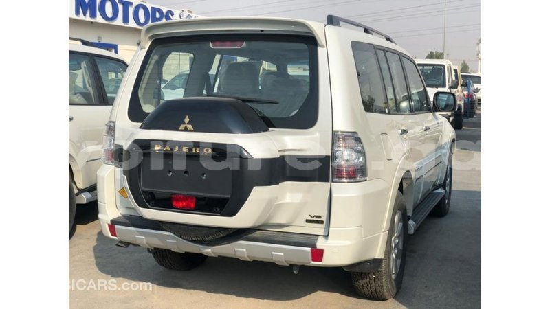 Big with watermark mitsubishi pajero estuary import dubai 7169