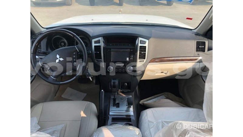 Big with watermark mitsubishi pajero estuary import dubai 7169