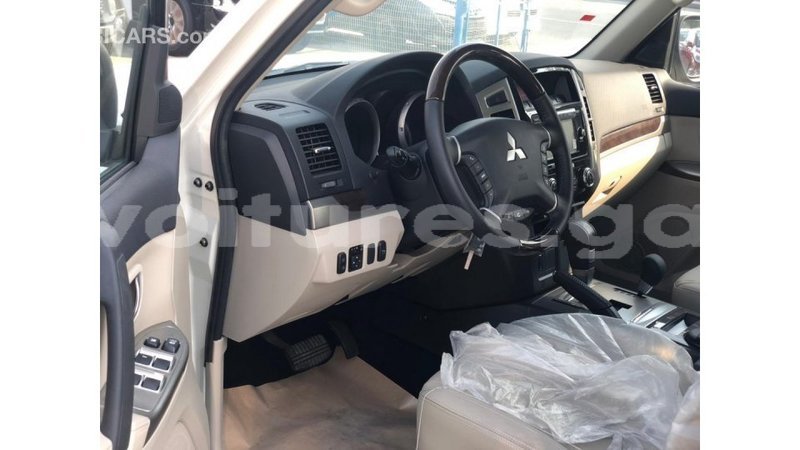 Big with watermark mitsubishi pajero estuary import dubai 7169