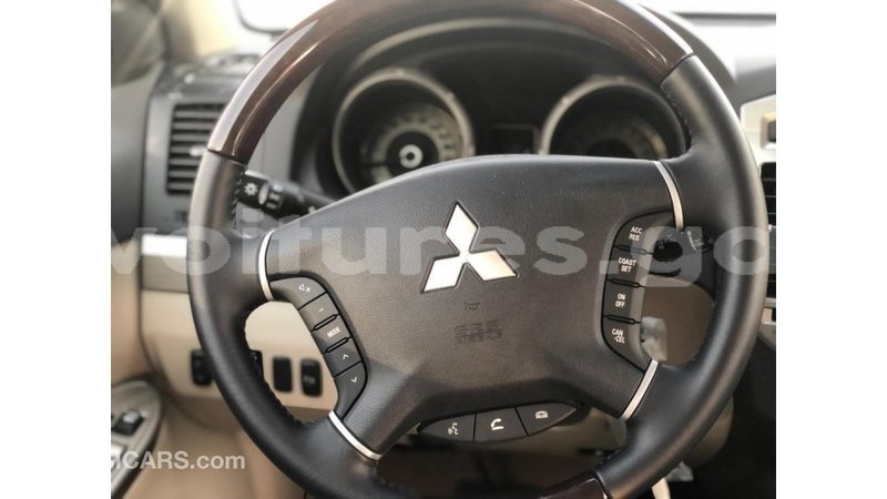 Big with watermark mitsubishi pajero estuary import dubai 7169