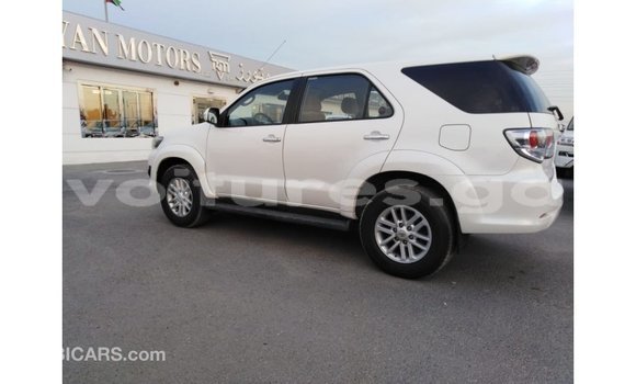 Acheter Import Voiture Toyota Fortuner Blanc à Import - Dubai, Estuaire Acheter Import Voiture Toyota Fortuner Blanc à Import - Dubai, Estuaire