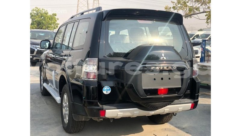 Big with watermark mitsubishi pajero estuary import dubai 7170