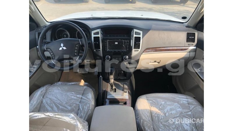 Big with watermark mitsubishi pajero estuary import dubai 7170