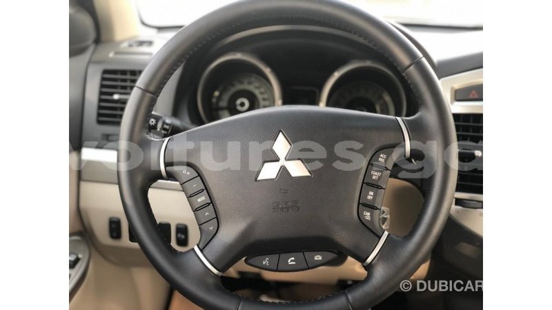 Big with watermark mitsubishi pajero estuary import dubai 7170