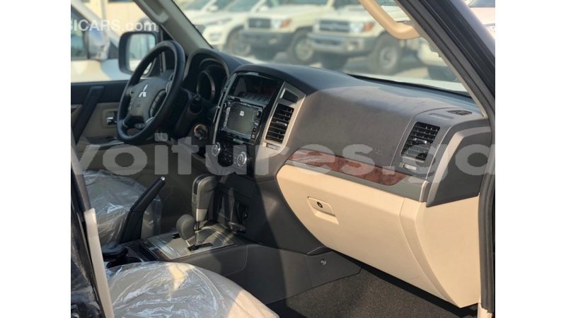 Big with watermark mitsubishi pajero estuary import dubai 7170