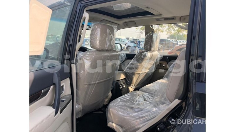 Big with watermark mitsubishi pajero estuary import dubai 7170