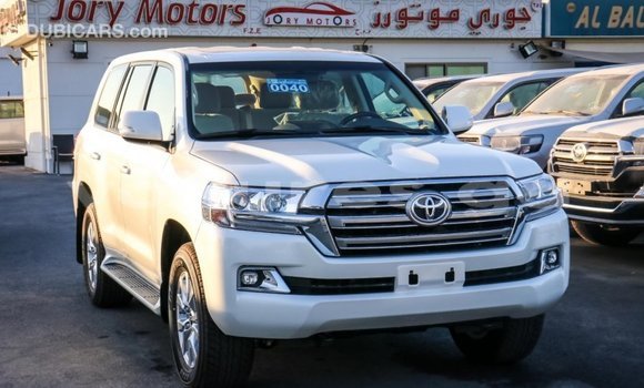 Acheter Import Voiture Toyota Land Cruiser Blanc à Import - Dubai, Estuaire Acheter Import Voiture Toyota Land Cruiser Blanc à Import - Dubai, Estuaire