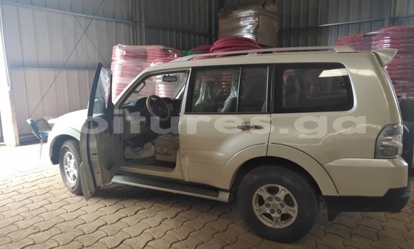 Acheter Occasion Voiture Mitsubishi Pajero Sport Blanc à Libreville, Estuaire Acheter Occasion Voiture Mitsubishi Pajero Sport Blanc à Libreville, Estuaire