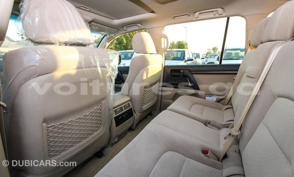 Acheter Import Voiture Toyota Land Cruiser Blanc à Import - Dubai, Estuaire Acheter Import Voiture Toyota Land Cruiser Blanc à Import - Dubai, Estuaire