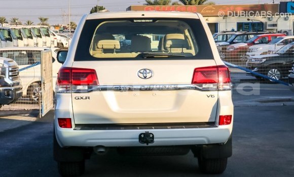 Acheter Import Voiture Toyota Land Cruiser Blanc à Import - Dubai, Estuaire Acheter Import Voiture Toyota Land Cruiser Blanc à Import - Dubai, Estuaire
