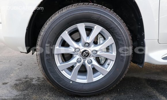 Acheter Import Voiture Toyota Land Cruiser Blanc à Import - Dubai, Estuaire Acheter Import Voiture Toyota Land Cruiser Blanc à Import - Dubai, Estuaire