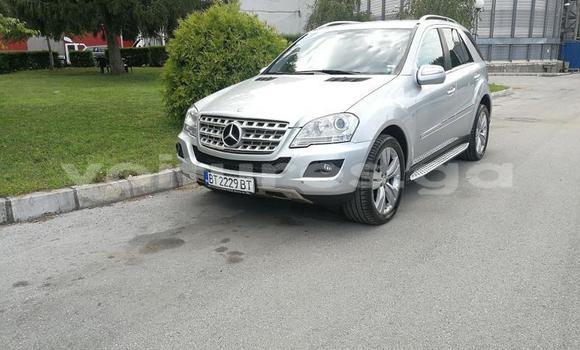 Buy Used Mercedes-Benz ML–Class Silver Car in Koulamoutou in Ogooué-Ivindo Buy Used Mercedes-Benz ML–Class Silver Car in Koulamoutou in Ogooué-Ivindo