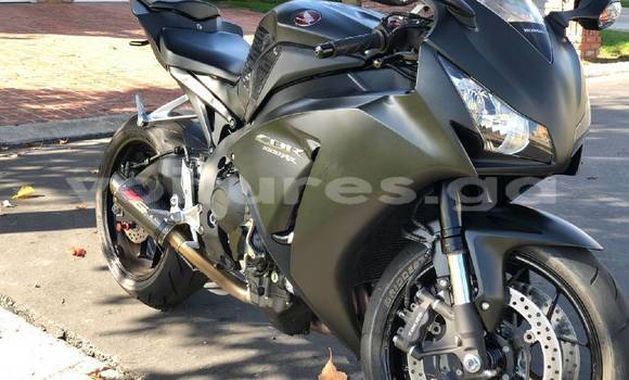 Buy Used Honda CBR 1000 RR Black Bike in Gamba in Ogooue-Maritime Buy Used Honda CBR 1000 RR Black Bike in Gamba in Ogooue-Maritime