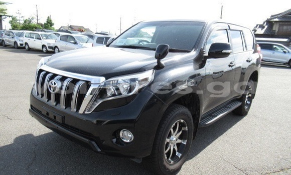 Sayi Na hannu Toyota Land Cruiser Prado White Mota in Libreville a estuary Sayi Na hannu Toyota Land Cruiser Prado White Mota in Libreville a estuary