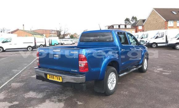Sayi Na hannu Toyota Hilux White Mota in Libreville a estuary Sayi Na hannu Toyota Hilux White Mota in Libreville a estuary