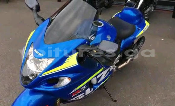 Sayi Na hannu Suzuki HAYABUSA Blue Motsi in Libreville a estuary Sayi Na hannu Suzuki HAYABUSA Blue Motsi in Libreville a estuary