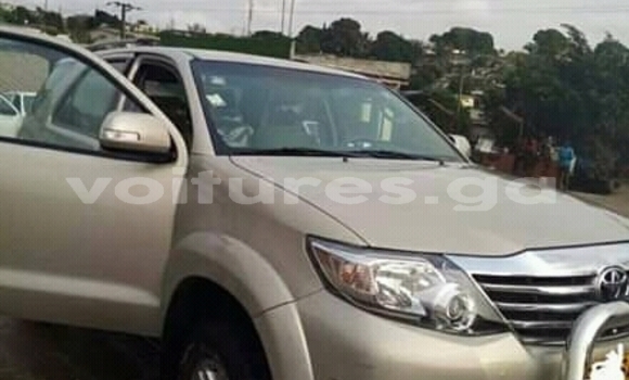 Acheter Occasion Voiture Toyota Fortuner Marron à Libreville, Estuaire Acheter Occasion Voiture Toyota Fortuner Marron à Libreville, Estuaire