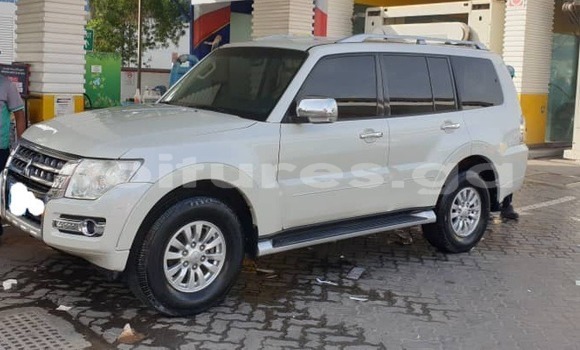 Acheter Occasion Voiture Mitsubishi Pajero Blanc à Bitam, Woleu-Ntem Acheter Occasion Voiture Mitsubishi Pajero Blanc à Bitam, Woleu-Ntem