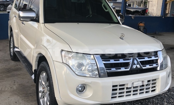 Sayi Na hannu Mitsubishi Pajero White Mota in Libreville a estuary Sayi Na hannu Mitsubishi Pajero White Mota in Libreville a estuary