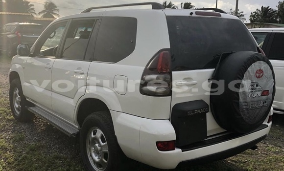Sayi Na hannu Toyota Prado White Mota in Libreville a estuary Sayi Na hannu Toyota Prado White Mota in Libreville a estuary