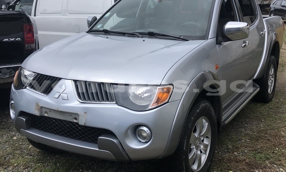 Sayi Na hannu Mitsubishi L200 Azurfa Mota in Libreville a estuary Sayi Na hannu Mitsubishi L200 Azurfa Mota in Libreville a estuary