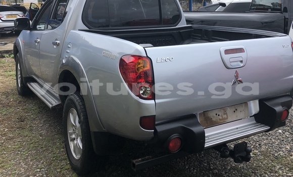 Sayi Na hannu Mitsubishi L200 Azurfa Mota in Libreville a estuary Sayi Na hannu Mitsubishi L200 Azurfa Mota in Libreville a estuary