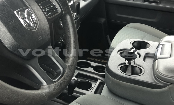 Sayi Na hannu Dodge RAM Black Mota in Libreville a estuary Sayi Na hannu Dodge RAM Black Mota in Libreville a estuary