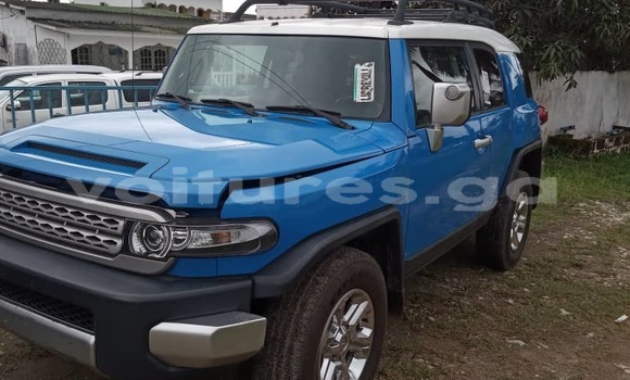 Sayi Na hannu Toyota FJ Cruiser Blue Mota in Libreville a estuary Sayi Na hannu Toyota FJ Cruiser Blue Mota in Libreville a estuary