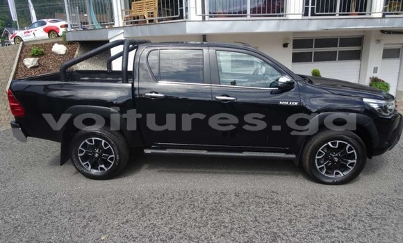 Acheter Import Voiture Toyota Hilux Noir à Bitam, Woleu-Ntem Acheter Import Voiture Toyota Hilux Noir à Bitam, Woleu-Ntem