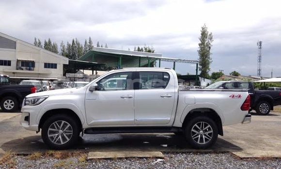 Acheter Import Voiture Toyota Hilux Blanc à Booue, Ogooue-Ivindo Acheter Import Voiture Toyota Hilux Blanc à Booue, Ogooue-Ivindo