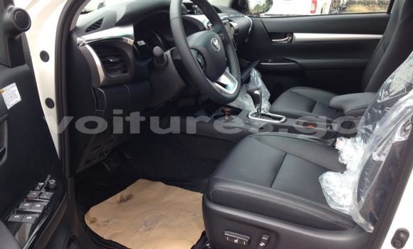 Acheter Import Voiture Toyota Hilux Blanc à Booue, Ogooue-Ivindo Acheter Import Voiture Toyota Hilux Blanc à Booue, Ogooue-Ivindo